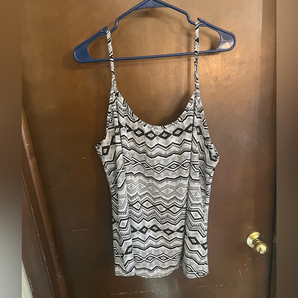Plus size Black and White Patterned Women's Top